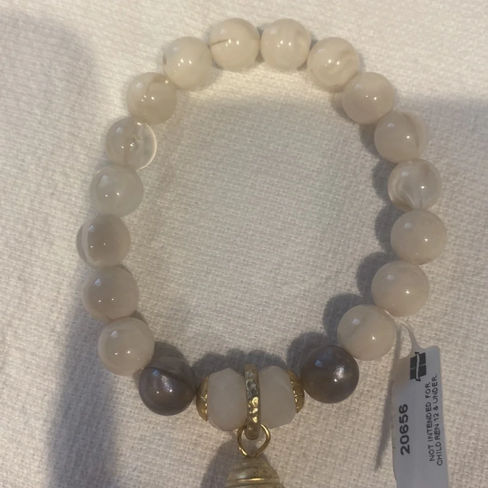 NWT beaded stretch bracelet